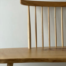 Load image into Gallery viewer, Solid Oak Spindle Bench