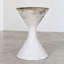 Laden Sie das Bild in den Galerie-Viewer, Diabolo Sculptural Planter