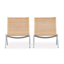 Laden Sie das Bild in den Galerie-Viewer, Pair of Poul Kjærholm PK22 Lounge Chairs