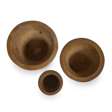 Laden Sie das Bild in den Galerie-Viewer, Set of 3 Wooden Vases
