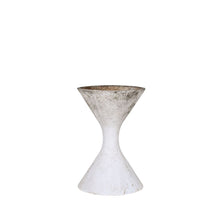 Laden Sie das Bild in den Galerie-Viewer, Diabolo Sculptural Planter