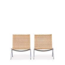 Laden Sie das Bild in den Galerie-Viewer, Pair of Poul Kjærholm PK22 Lounge Chairs