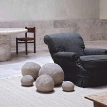 画像をギャラリービューアに読み込む, Taylor Armchair and Pouf