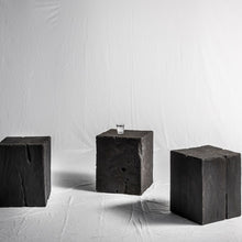 Laden Sie das Bild in den Galerie-Viewer, EBONISED SIDE TABLE IN SOLID WOOD