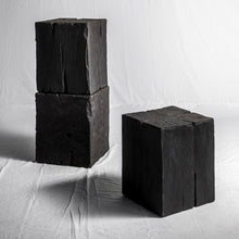 Laden Sie das Bild in den Galerie-Viewer, EBONISED SIDE TABLE IN SOLID WOOD