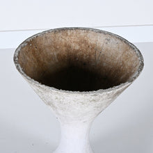 Laden Sie das Bild in den Galerie-Viewer, Diabolo Sculptural Planter