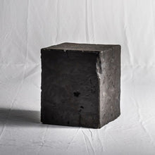 Laden Sie das Bild in den Galerie-Viewer, EBONISED SIDE TABLE IN SOLID WOOD